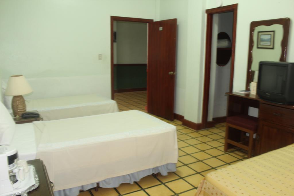 Hotel Sahara Santa Ana Phòng bức ảnh